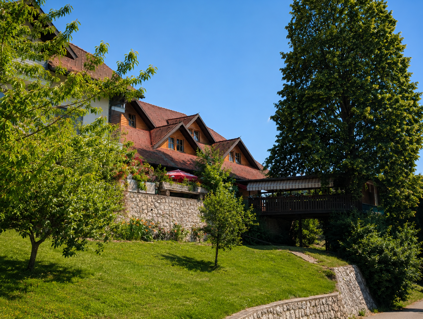 Kmečki turizem Blaž med zelenjem na Dobenu