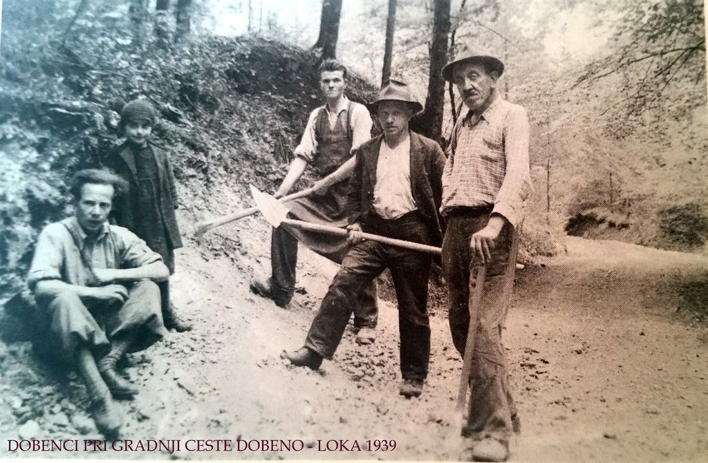 Domačini pri gradnji ceste Dobeno - Loka leta 1938